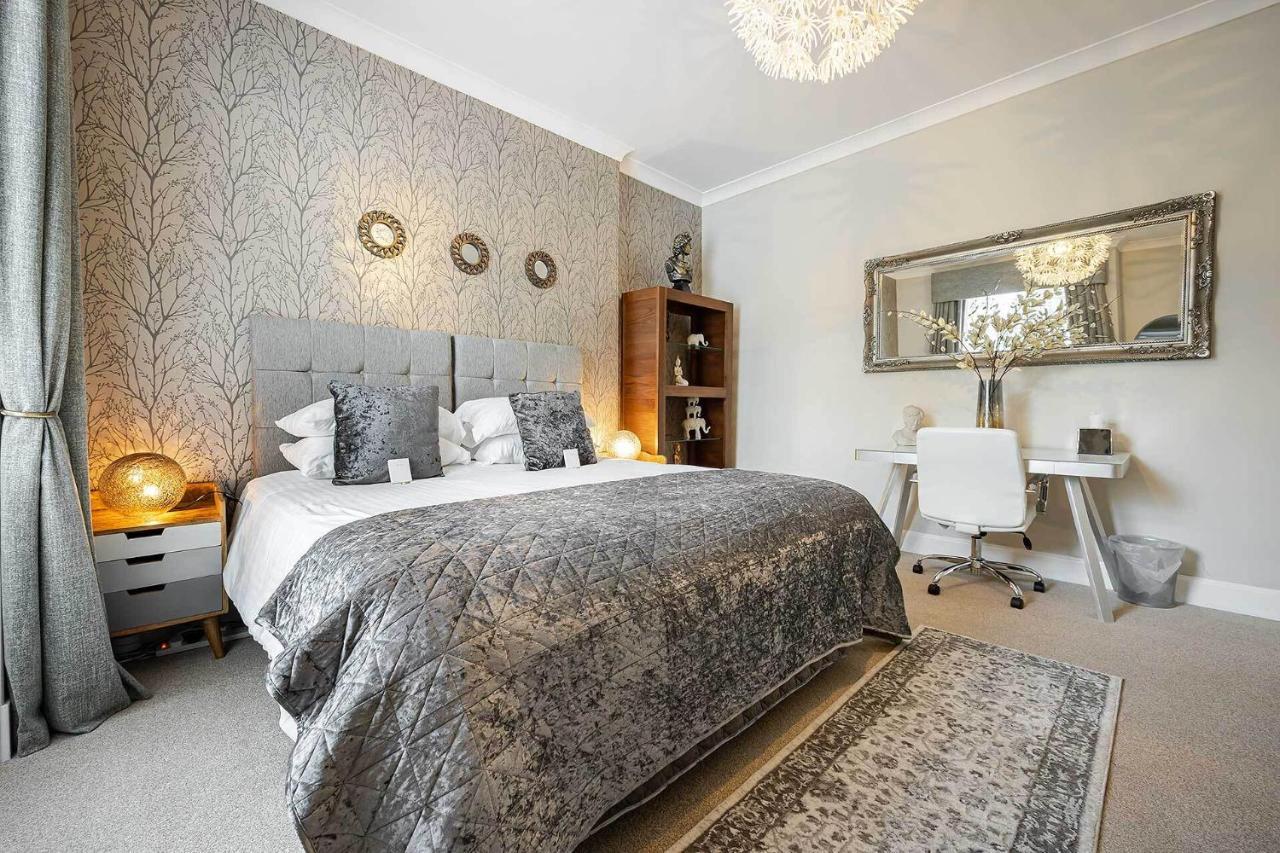 Carmel Apartments フォルカーク 部屋 写真