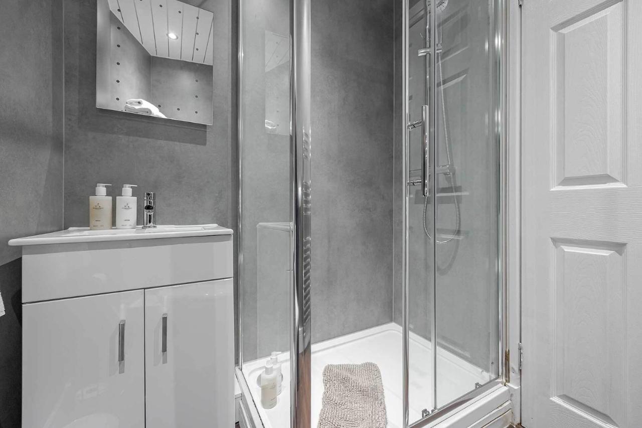 Carmel Apartments フォルカーク 部屋 写真