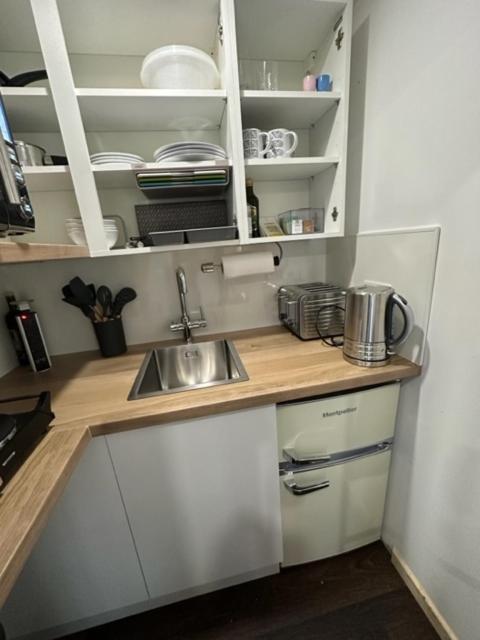 Carmel Apartments フォルカーク エクステリア 写真